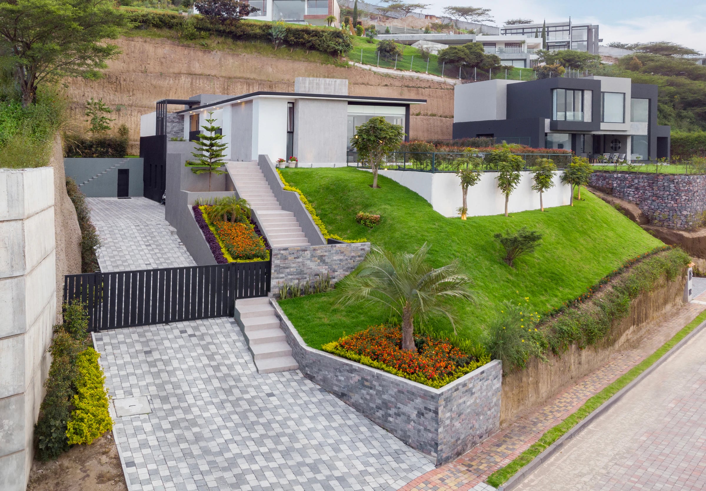 House Between Slopes by Collectif+3 in Ilaló, Quito, Ecuador, image 1