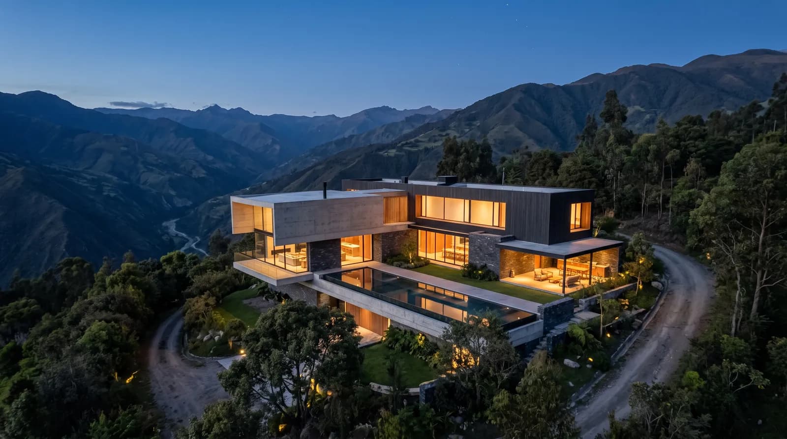 Casa contemporánea con volados de hormigón, grandes ventanales horizontales, árboles integrados al diseño, espejo de agua y luz de atardecer sobre el valle andino